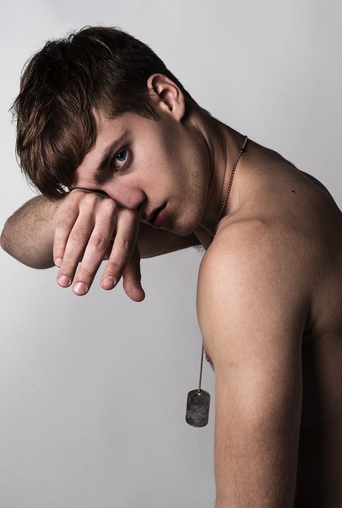 wolle tapandose el ojo