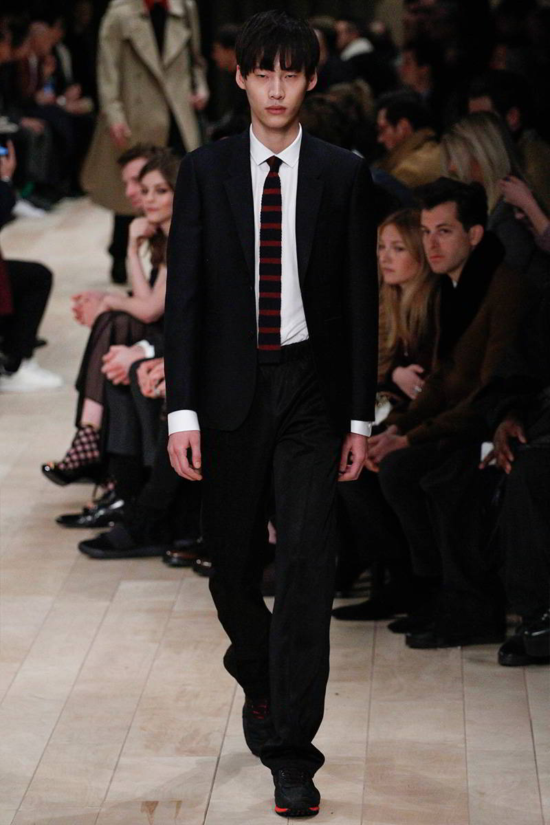 BURBERRY Fall/Winter 2016 BURBERRY Fall/Winter 2016 Vanity Teen 虚荣青年 Lifestyle & new faces magazine