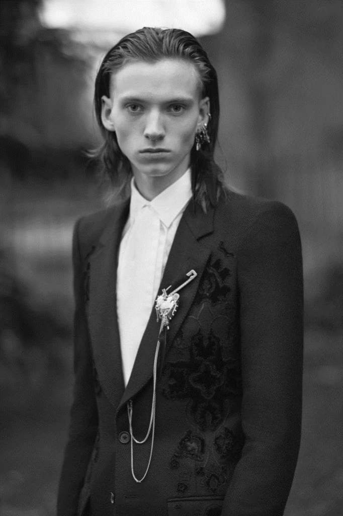 Alexander McQueen F/W 2017 Alexander McQueen F/W 2017 Vanity Teen 虚荣青年 Lifestyle & new faces magazine