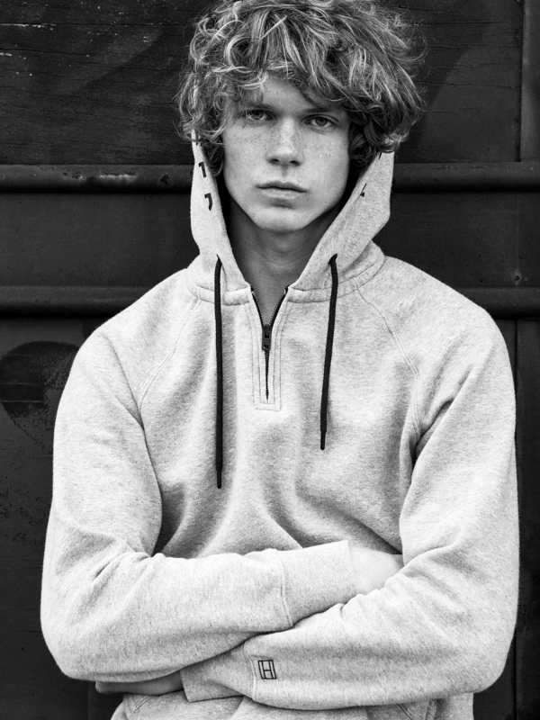 Station Platform with Tom Smal by Yann Audi Station Platform with Tom Smal by Yann Audi Vanity Teen 虚荣青年 Lifestyle & new faces magazine