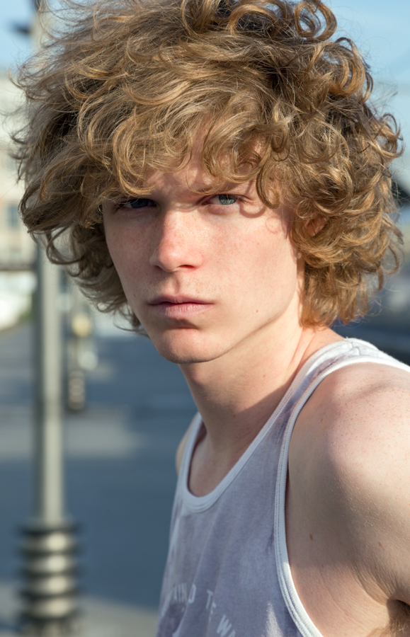 Station Platform with Tom Smal by Yann Audi Station Platform with Tom Smal by Yann Audi Vanity Teen 虚荣青年 Lifestyle & new faces magazine