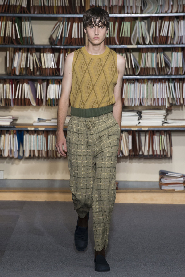 Dries Van Noten S/S 2018 Dries Van Noten S/S 2018 Vanity Teen 虚荣青年 Lifestyle & new faces magazine