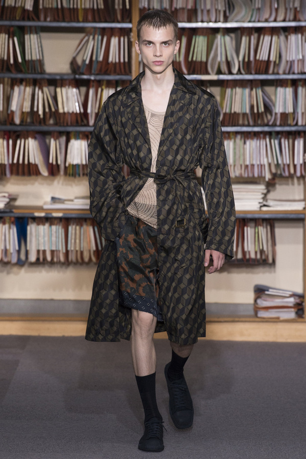 Dries Van Noten S/S 2018 Dries Van Noten S/S 2018 Vanity Teen 虚荣青年 Lifestyle & new faces magazine