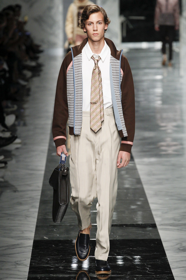 Fendi S/S 2018 Fendi S/S 2018 Vanity Teen 虚荣青年 Lifestyle & new faces magazine