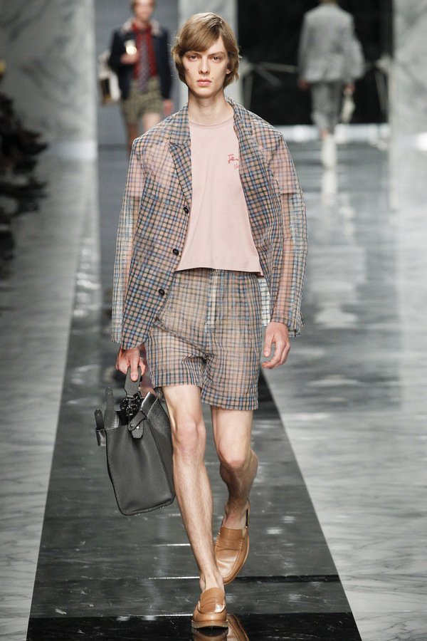 Fendi S/S 2018 Fendi S/S 2018 Vanity Teen 虚荣青年 Lifestyle & new faces magazine