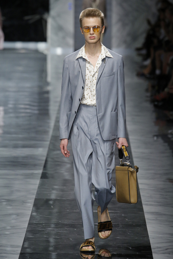 Fendi S/S 2018 Fendi S/S 2018 Vanity Teen 虚荣青年 Lifestyle & new faces magazine