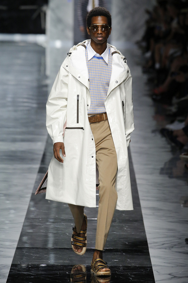 Fendi S/S 2018 Fendi S/S 2018 Vanity Teen 虚荣青年 Lifestyle & new faces magazine