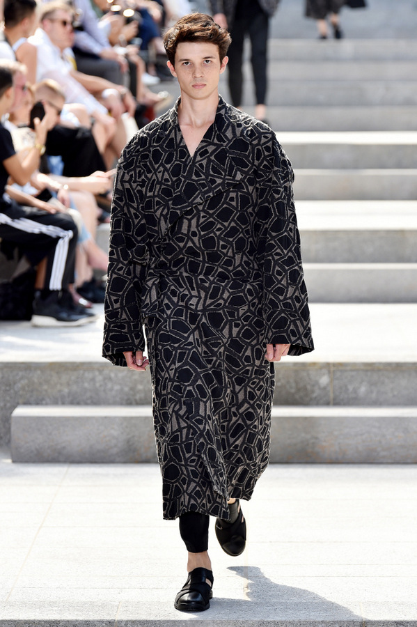 Issey Miyake S/S 2018 Issey Miyake S/S 2018 Vanity Teen 虚荣青年 Lifestyle & new faces magazine