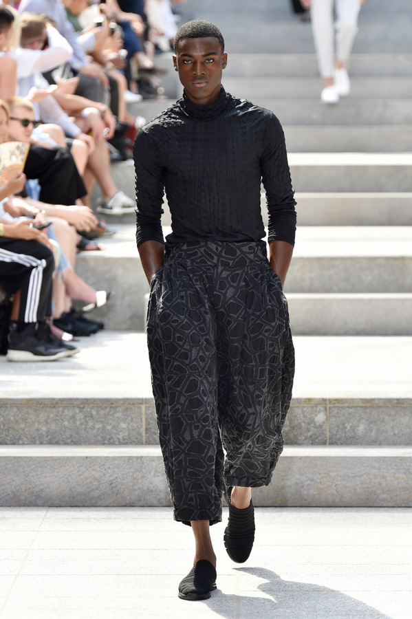 Issey Miyake S/S 2018 Issey Miyake S/S 2018 Vanity Teen 虚荣青年 Lifestyle & new faces magazine