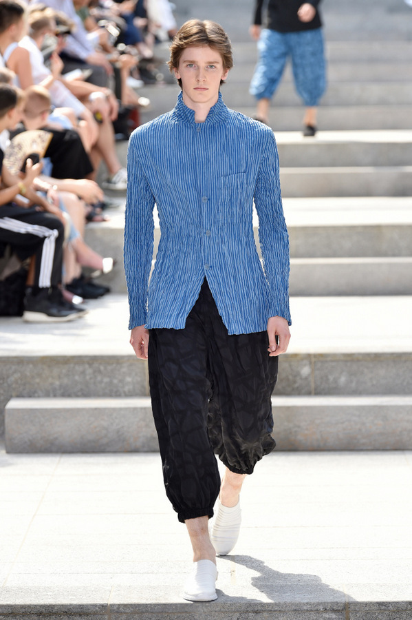 Issey Miyake S/S 2018 Issey Miyake S/S 2018 Vanity Teen 虚荣青年 Lifestyle & new faces magazine