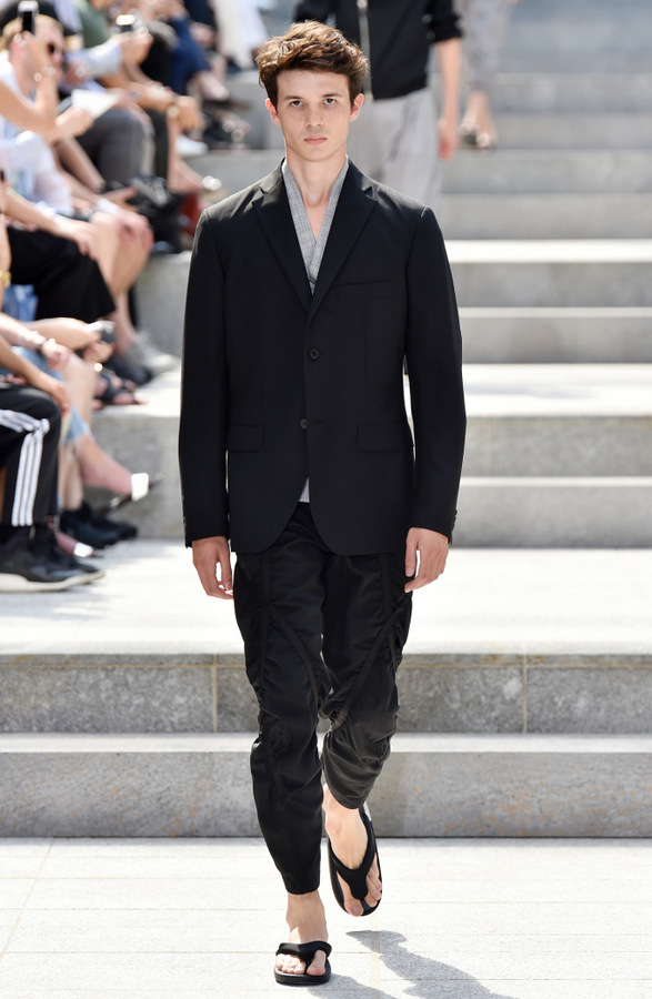 Issey Miyake S/S 2018 Issey Miyake S/S 2018 Vanity Teen 虚荣青年 Lifestyle & new faces magazine