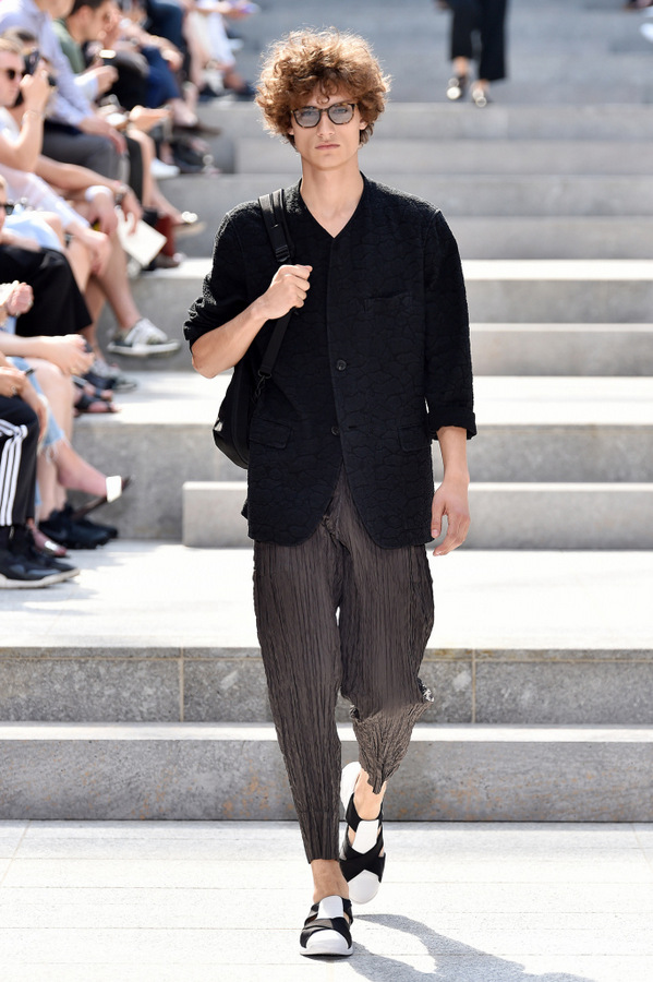 Issey Miyake S/S 2018 Issey Miyake S/S 2018 Vanity Teen 虚荣青年 Lifestyle & new faces magazine