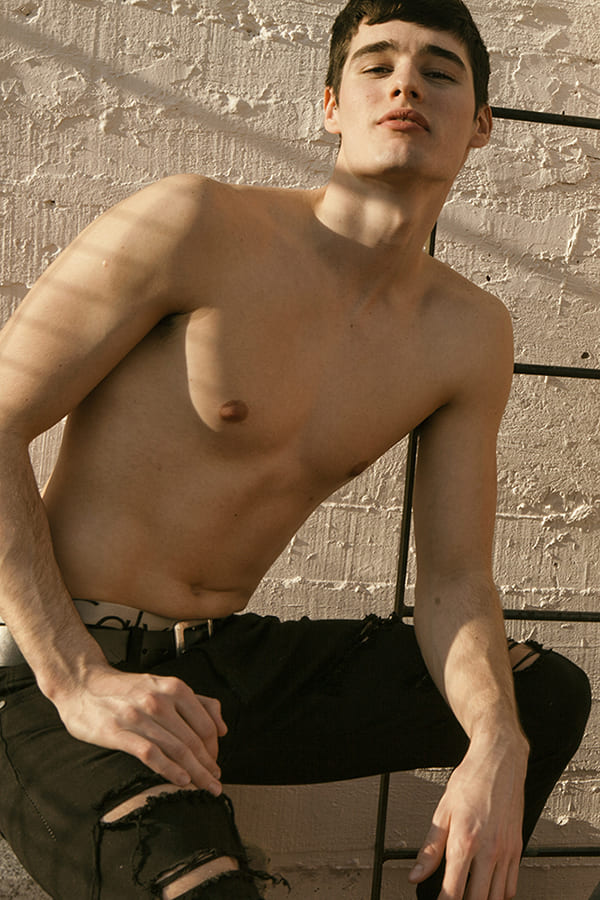 New Kids On The Rooftop by Diego Roldan New Kids On The Rooftop by Diego Roldan Vanity Teen 虚荣青年 Lifestyle & new faces magazine