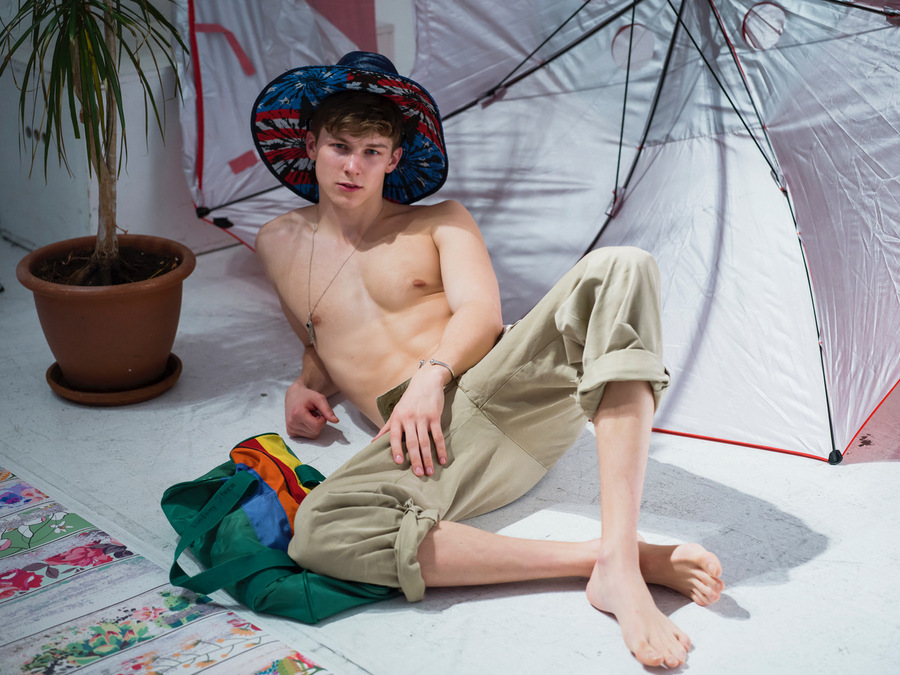 May Life’s Simple Pleasures Be Yours in Good Measure by David Macke May Life’s Simple Pleasures Be Yours in Good Measure by David Macke Vanity Teen 虚荣青年 Lifestyle & new faces magazine