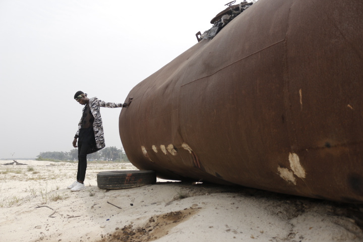 Uncontrolled Moves by Ofure Ighalo Uncontrolled Moves by Ofure Ighalo Vanity Teen 虚荣青年 Lifestyle & new faces magazine