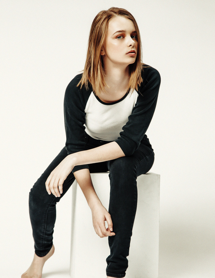 Mia and Keelyn by Jian Von Esmane Mia and Keelyn by Jian Von Esmane Vanity Teen 虚荣青年 Lifestyle & new faces magazine