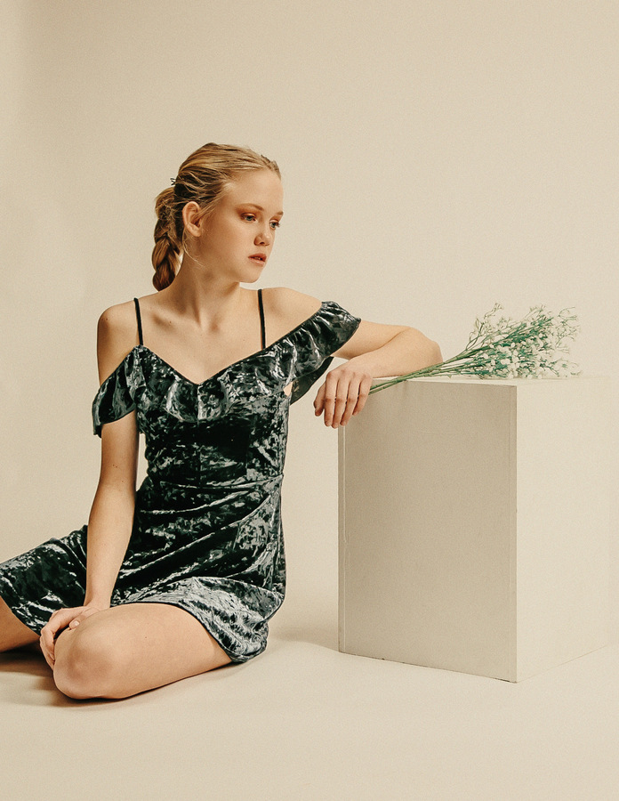 Mia and Keelyn by Jian Von Esmane Mia and Keelyn by Jian Von Esmane Vanity Teen 虚荣青年 Lifestyle & new faces magazine