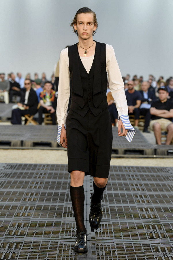 Alexander McQueen S/S 2019 Alexander McQueen S/S 2019 Vanity Teen 虚荣青年 Lifestyle & new faces magazine
