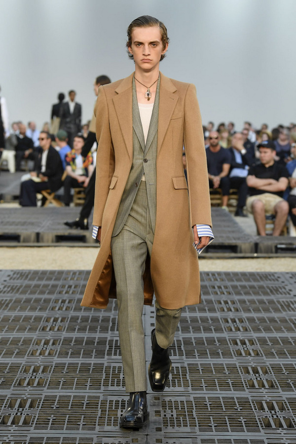 Alexander McQueen S/S 2019 Alexander McQueen S/S 2019 Vanity Teen 虚荣青年 Lifestyle & new faces magazine