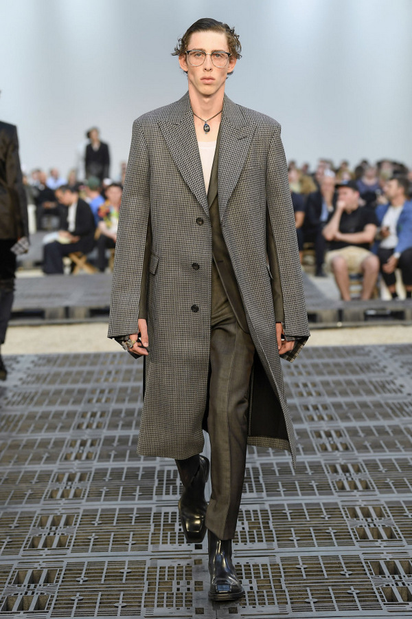 Alexander McQueen S/S 2019 Alexander McQueen S/S 2019 Vanity Teen 虚荣青年 Lifestyle & new faces magazine