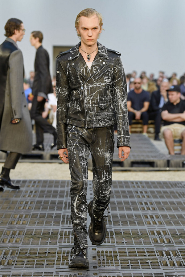 Alexander McQueen S/S 2019 Alexander McQueen S/S 2019 Vanity Teen 虚荣青年 Lifestyle & new faces magazine