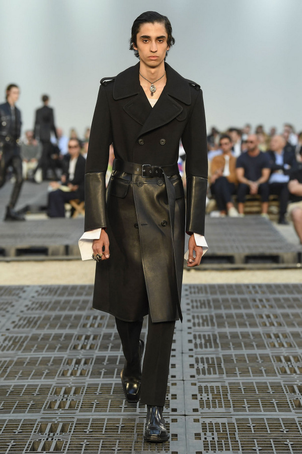 Alexander McQueen S/S 2019 Alexander McQueen S/S 2019 Vanity Teen 虚荣青年 Lifestyle & new faces magazine