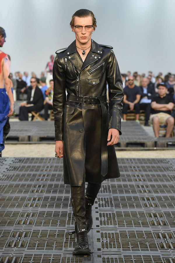 Alexander McQueen S/S 2019 Alexander McQueen S/S 2019 Vanity Teen 虚荣青年 Lifestyle & new faces magazine