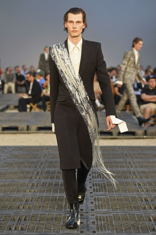 Alexander McQueen S/S 2019 Alexander McQueen S/S 2019 Vanity Teen 虚荣青年 Lifestyle & new faces magazine