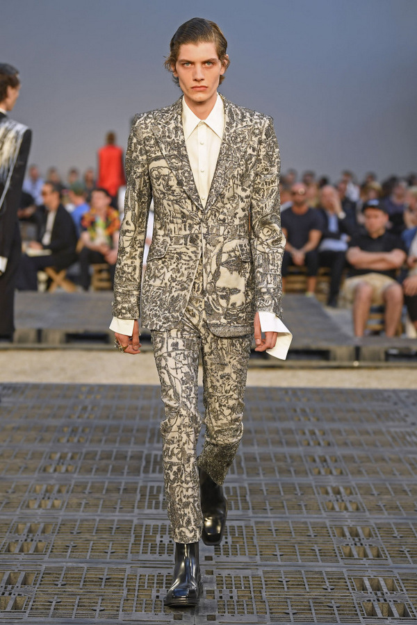 Alexander McQueen S/S 2019 Alexander McQueen S/S 2019 Vanity Teen 虚荣青年 Lifestyle & new faces magazine