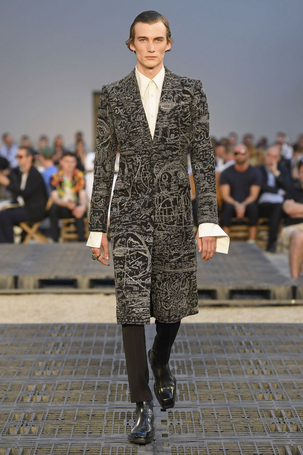 Alexander McQueen S/S 2019 Alexander McQueen S/S 2019 Vanity Teen 虚荣青年 Lifestyle & new faces magazine