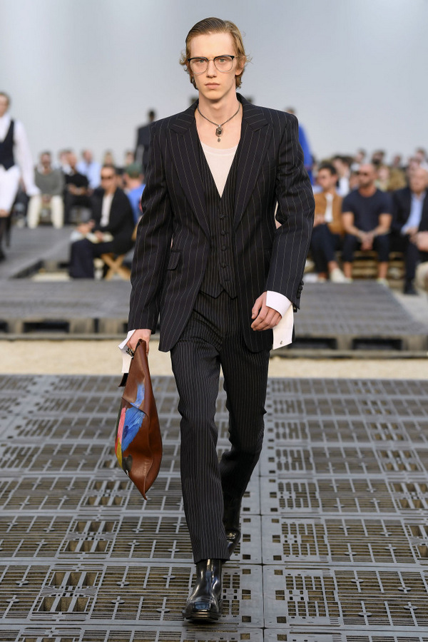 Alexander McQueen S/S 2019 Alexander McQueen S/S 2019 Vanity Teen 虚荣青年 Lifestyle & new faces magazine