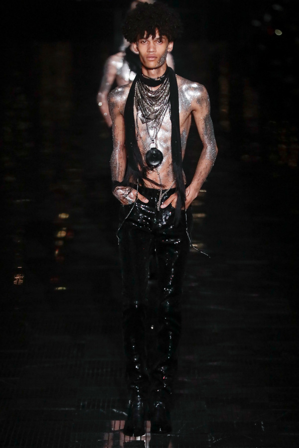 Saint Laurent S/S 2019 Saint Laurent S/S 2019 Vanity Teen 虚荣青年 Lifestyle & new faces magazine