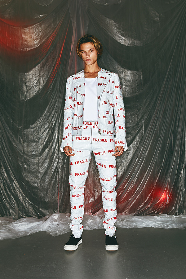 Under Construction by Glenn Larkby & Thomas Bull Under Construction by Glenn Larkby & Thomas Bull Vanity Teen 虚荣青年 Lifestyle & new faces magazine