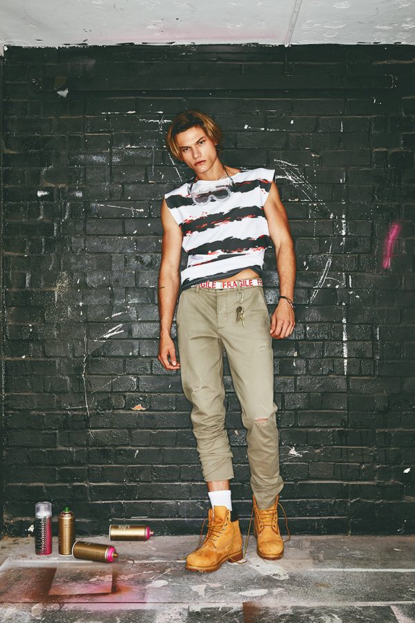 Under Construction by Glenn Larkby & Thomas Bull Under Construction by Glenn Larkby & Thomas Bull Vanity Teen 虚荣青年 Lifestyle & new faces magazine