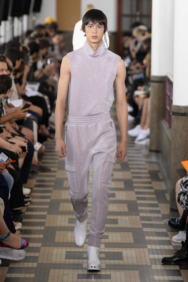 Wooyoungmi S/S 2019 Wooyoungmi S/S 2019 Vanity Teen 虚荣青年 Lifestyle & new faces magazine