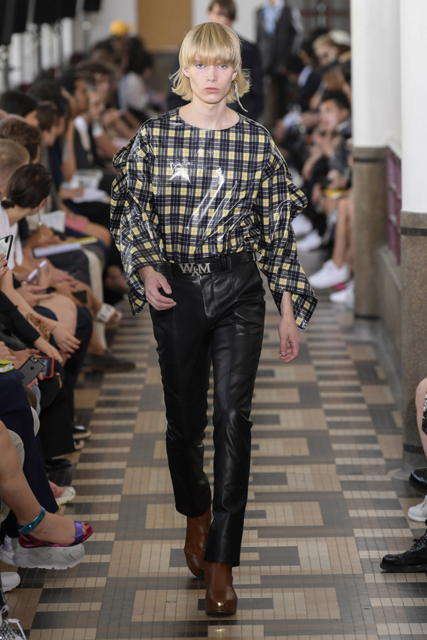 Wooyoungmi S/S 2019 Wooyoungmi S/S 2019 Vanity Teen 虚荣青年 Lifestyle & new faces magazine