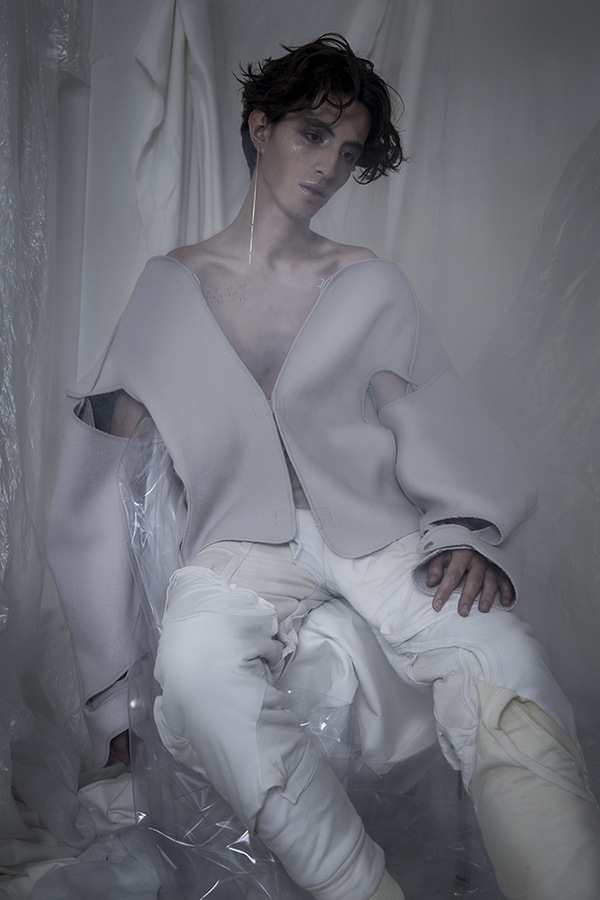 Sleeping with Ghosts by Spleen Factory Sleeping with Ghosts by Spleen Factory Vanity Teen 虚荣青年 Lifestyle & new faces magazine