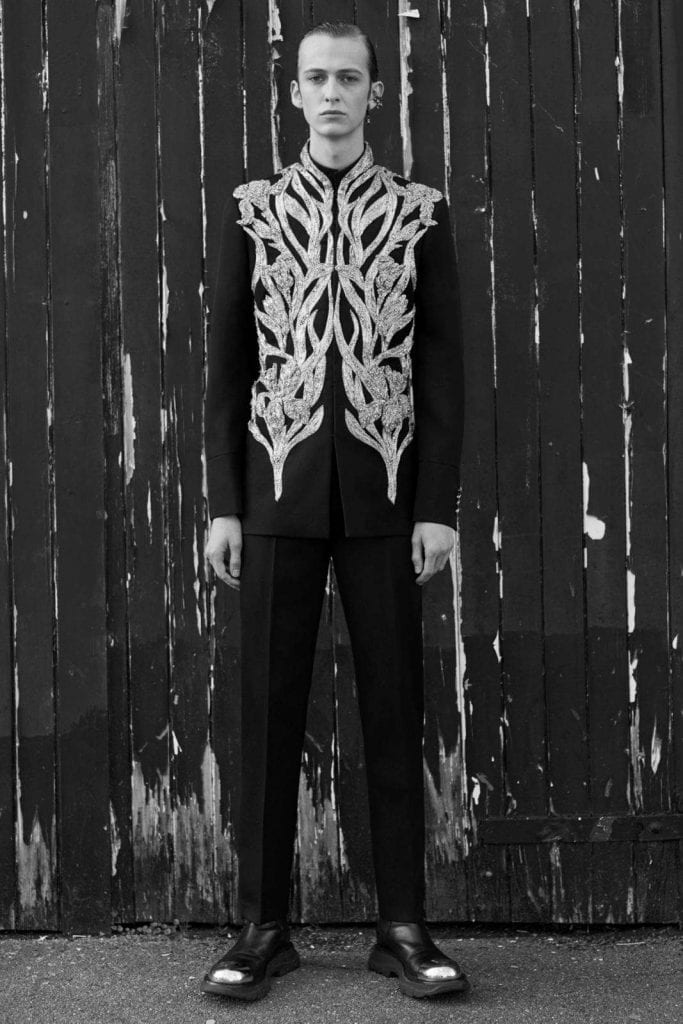 Alexander McQueen FW20 Alexander McQueen FW20 Vanity Teen 虚荣青年 Lifestyle & new faces magazine