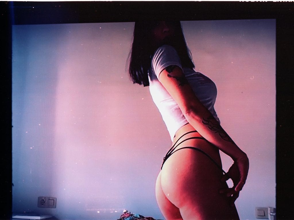 La Zowi Webcam Chat + Photo Series La Zowi Webcam Chat + Photo Series Vanity Teen 虚荣青年 Lifestyle & new faces magazine