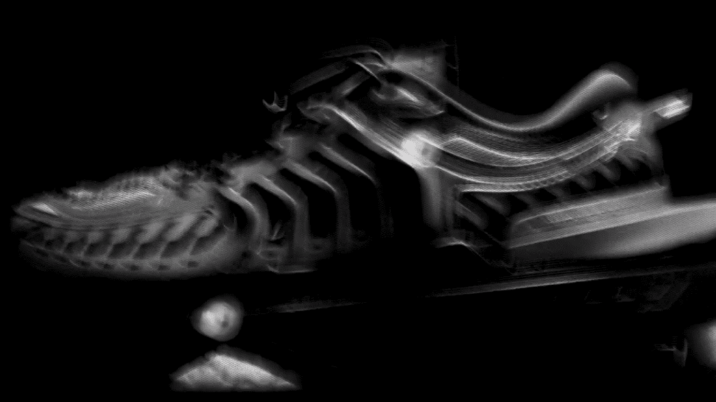 Li-Ning 'Game On' – A Film Bridging 30 Years of Sport and Style Li-Ning 'Game On' – A Film Bridging 30 Years of Sport and Style Vanity Teen 虚荣青年 Lifestyle & new faces magazine