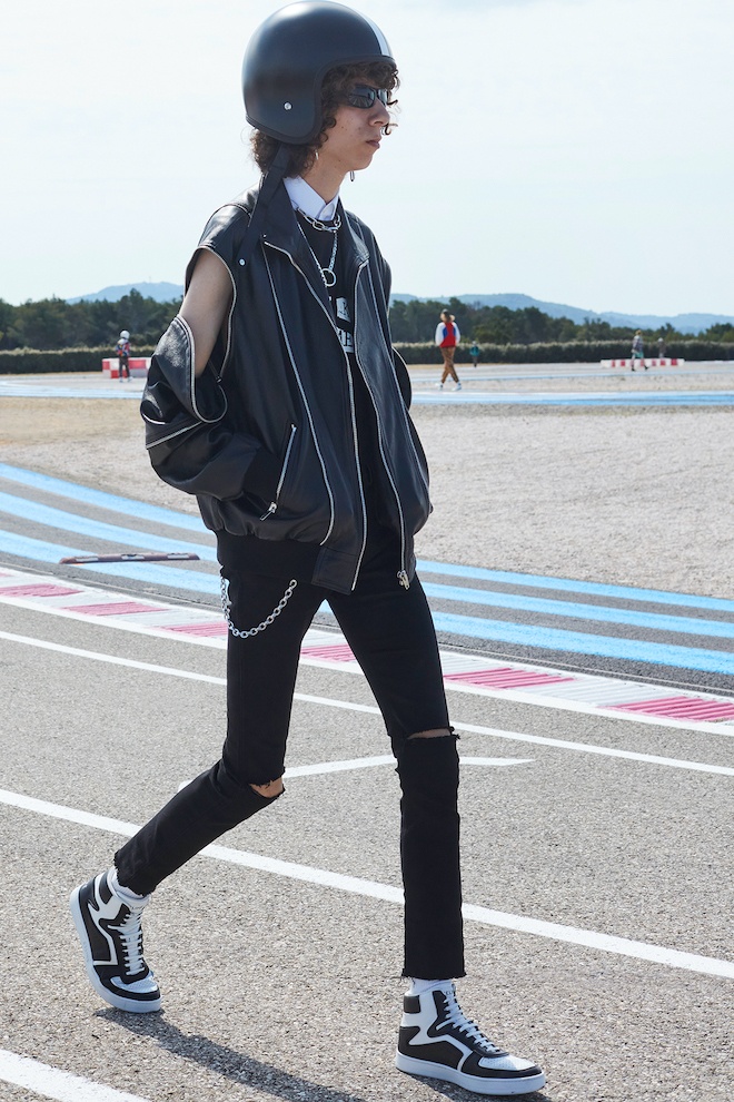 CELINE homme 2021 Vanity Teen 虚荣青年 Lifestyle & new faces magazine CELINE homme 2021 CELINE homme 2021 Vanity Teen 虚荣青年 Lifestyle & new faces magazine