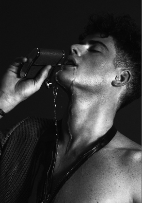 Stéfanie Renoma: "For me, the soul has no gender" Stéfanie Renoma: "For me, the soul has no gender" Vanity Teen 虚荣青年 Lifestyle & new faces magazine