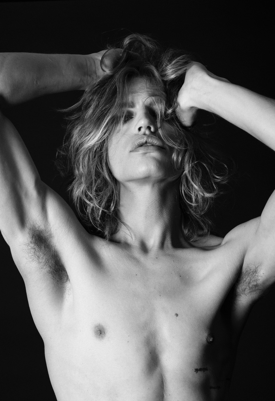 Stéfanie Renoma: "For me, the soul has no gender" Stéfanie Renoma: "For me, the soul has no gender" Vanity Teen 虚荣青年 Lifestyle & new faces magazine