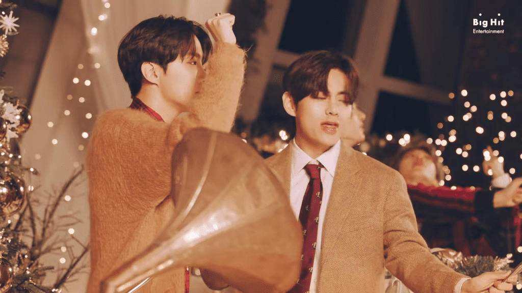 BTS Sets Festive Mood with ''Dynamite'' Holiday Remix BTS Sets Festive Mood with ''Dynamite'' Holiday Remix Vanity Teen 虚荣青年 Lifestyle & new faces magazine