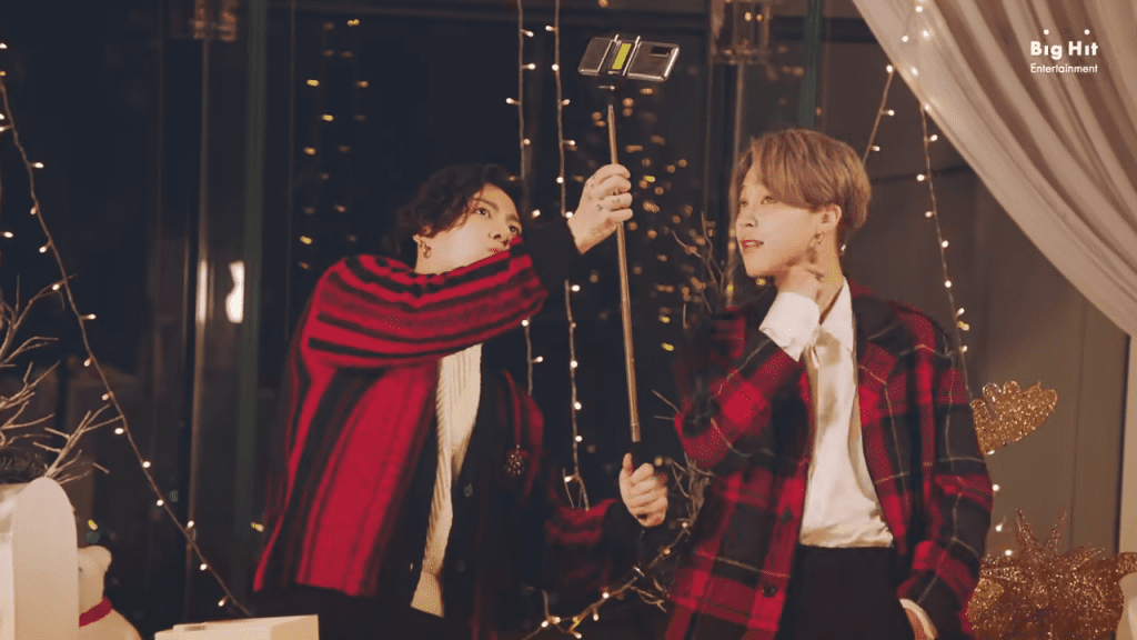 BTS Sets Festive Mood with ''Dynamite'' Holiday Remix BTS Sets Festive Mood with ''Dynamite'' Holiday Remix Vanity Teen 虚荣青年 Lifestyle & new faces magazine