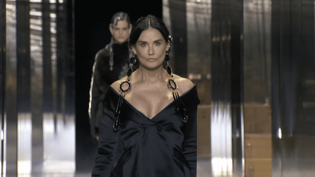 Fendi Spring/Summer 2021 Haute Couture Fendi Spring/Summer 2021 Haute Couture Vanity Teen 虚荣青年 Lifestyle & new faces magazine