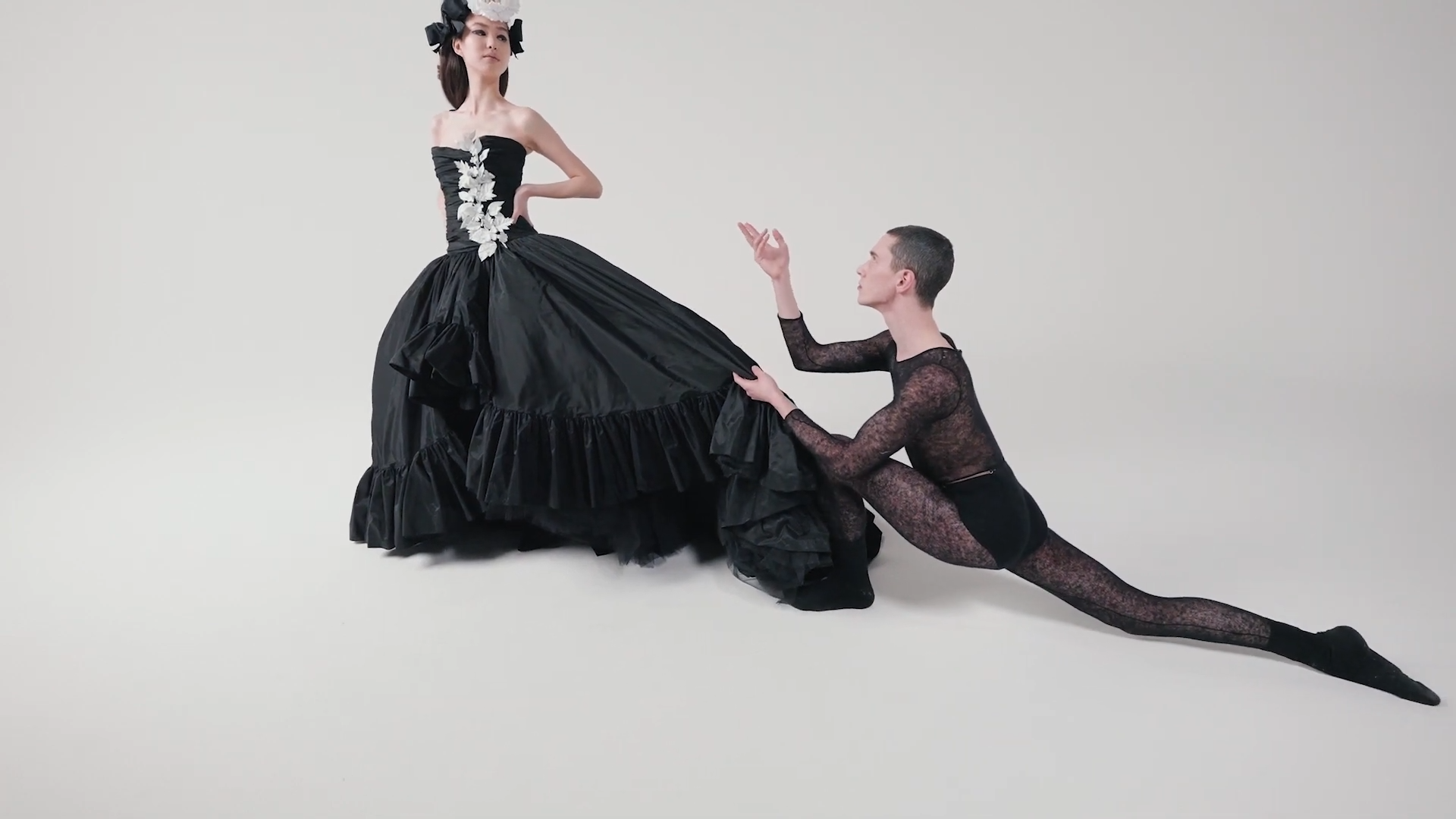 GIAMBATTISTA VALLI HAUTE COUTURE 20 GIAMBATTISTA VALLI HAUTE COUTURE 20 Vanity Teen 虚荣青年 Lifestyle & new faces magazine