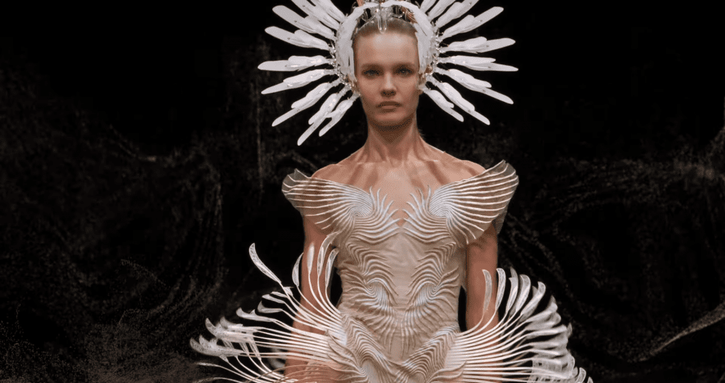 Paris Haute Couture Spring/Summer 2021 - Day 1 Paris Haute Couture Spring/Summer 2021 - Day 1 Vanity Teen 虚荣青年 Lifestyle & new faces magazine