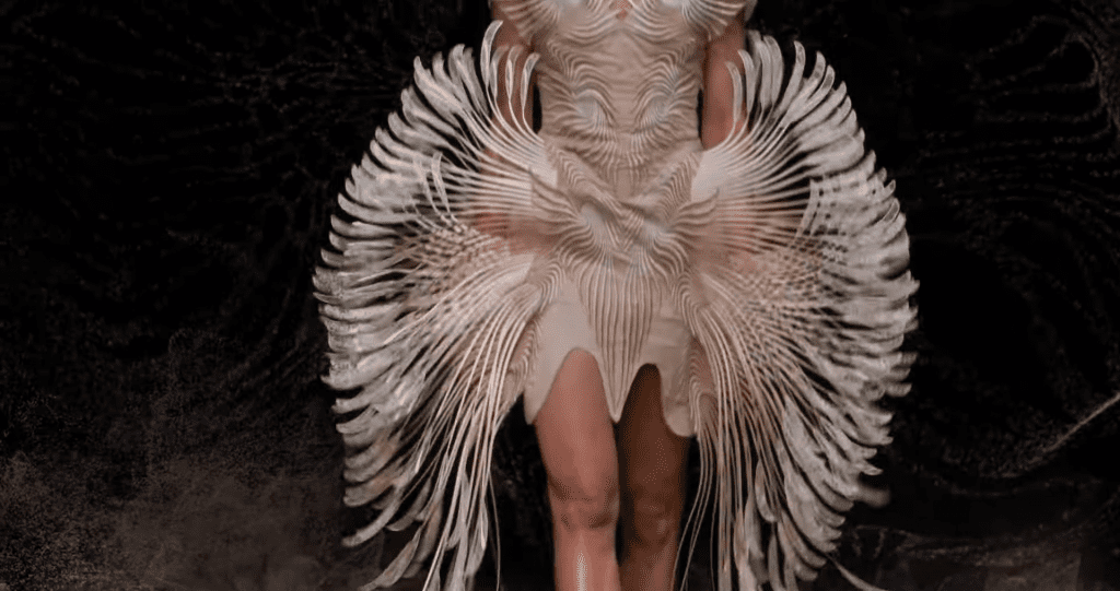 Paris Haute Couture Spring/Summer 2021 - Day 1 Paris Haute Couture Spring/Summer 2021 - Day 1 Vanity Teen 虚荣青年 Lifestyle & new faces magazine