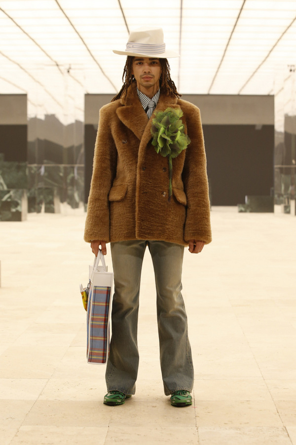 LOUIS VUITTON AW21 LOUIS VUITTON AW21 Vanity Teen 虚荣青年 Lifestyle & new faces magazine